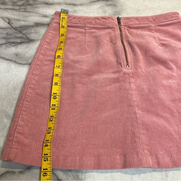 Forever 21 bottom corduroy pink mini skirt with front half way zíper. Size M - Picture 5 of 9